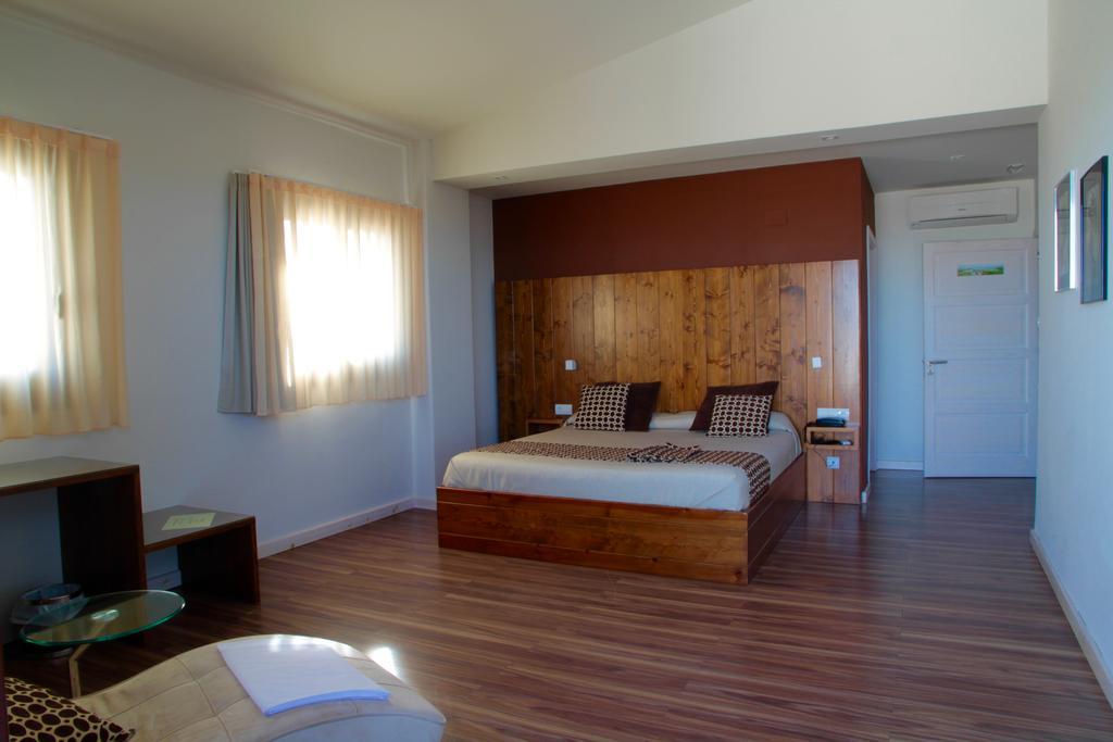 Hotel Mas Prades ديلتيبري الغرفة الصورة